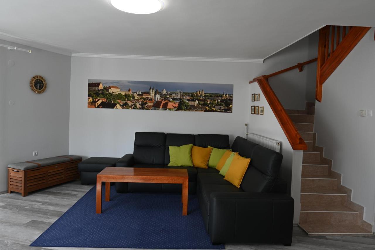 Borbarat Vendeghaz Villa Eger Exteriör bild