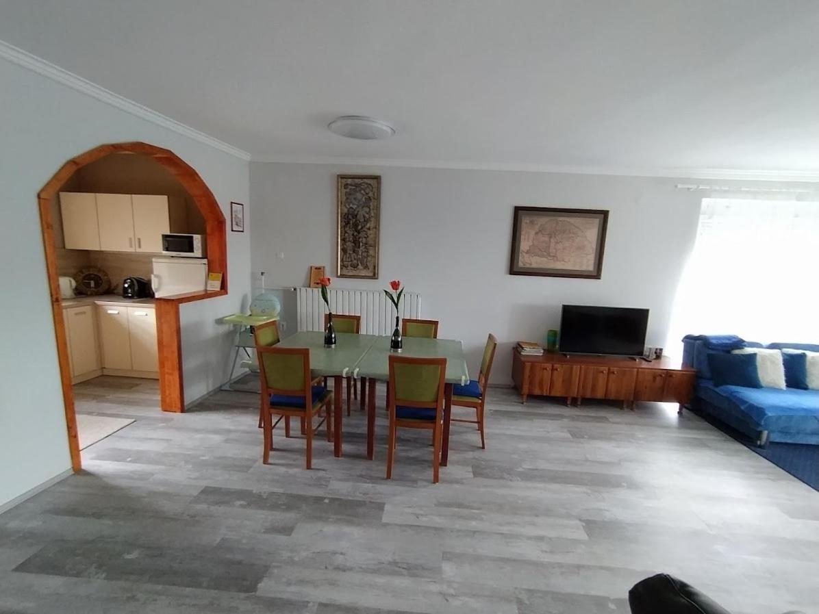 Borbarat Vendeghaz Villa Eger Exteriör bild
